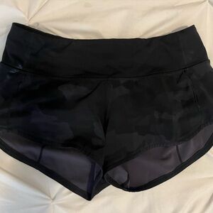 LULU LEMON SPEED UP CAMO SHORTS 2.5